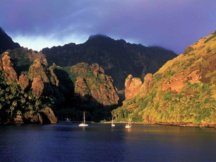Fatu hiva , la baie des vierges in : ?Welcome tahiti? Nautisme Article