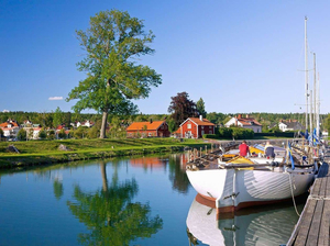 Sur les eaux claires du canal Göta : la Suède médiévale