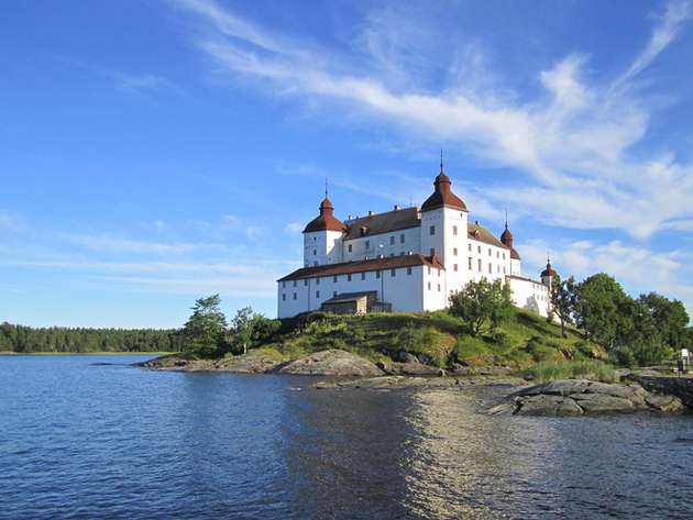 Au nord de Lidköping, sur l'île de Kållandsö, se dresse Läckö Slott, un château datant de 1298. Nautisme Article