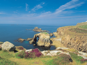 Covid-19 : l'Angleterre assouplit les restrictions pour les voyageurs vaccinés