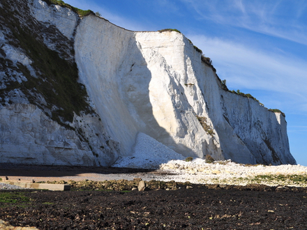 Un passage au nord de Ramsgate offre une vue imprenable sur les falaises blanches de Douvres. Un passage au nord de Ramsgate offre une vue imprenable sur les falaises blanches de Douvres.