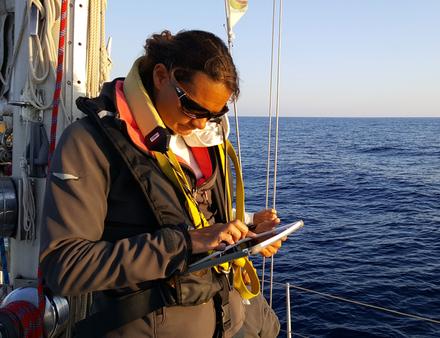 Ces expéditions en voilier ont pour objectif d'étudier la biodiversité marine du large en mer Méditerranée, dans le sanctuaire Pelagos des mammifères marins. Nautisme Article