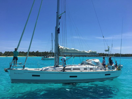 Cocos Island : 4 mètres de fond = 24 mètres de chaîne. 4x6=24 c'est pas compliqué, c'est marqué sur le prélard du bateau : 46 ! Mince on a encore oublié la hauteur du davier... Cocos Island : 4 mètres de fond = 24 mètres de chaîne. 4x6=24 c'est pas compliqué, c'est marqué sur le prélard du bateau : 46 ! Mince on a encore oublié la hauteur du davier...