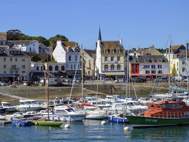 Vue sur le port du Palais à Belle-Île-en-Mer Nautisme Article