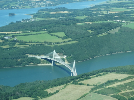 Depuis 2011, le nouveau pont de Térénez permet de relier la presqu'île de Crozon à Brest 