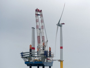  La première éolienne offshore de France installée au parc de Saint-Nazaire