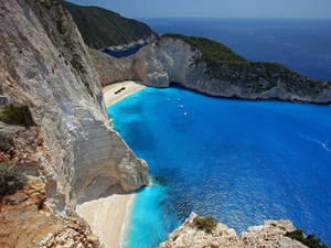  Covid: la Grèce opte pour un été sans masque ni certificat de vaccination