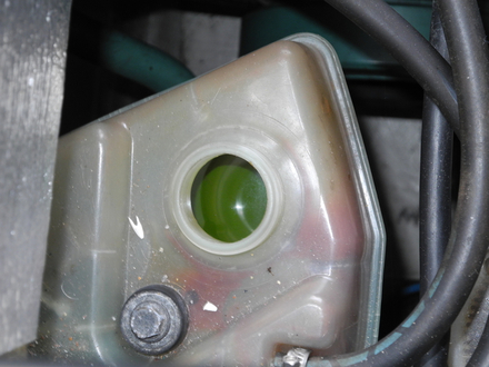 Le liquide de refroidissement doit être propre et niveau minimum à froid