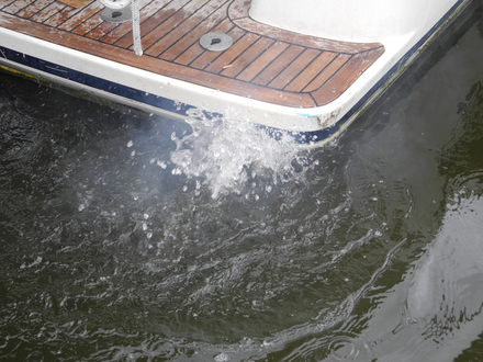 Vérifier la sortie d'eau et la couleur de la fumée