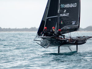 Lancement de la saison 2 du Sailing Squad avec une équipe 100% féminine à bord d'un foiler