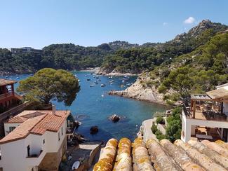 Costa Brava : sur le chemin de Begur, sous le...