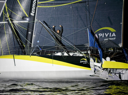 Charlie Dalin (Apivia) large vainqueur de la Guyader Bermudes 1000 Race 2022