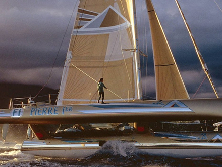 Le 18 novembre 1990, Florence Arthaud remportait la Route du Rhum sur son trimaran Pierre 1er Le 18 novembre 1990, Florence Arthaud remportait la Route du Rhum sur son trimaran Pierre 1er