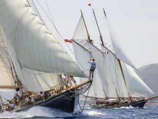 Les superyachts ouvrent leur saison à Porto Cervo