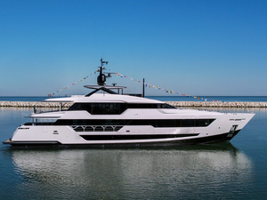 Custom Line 140' : le nouveau fleuron du chantier à découvrir en septembre