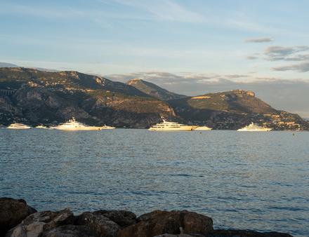Bateaux de plus de 20 mètres en baie de Beaulieu-sur-Mer Nautisme Article