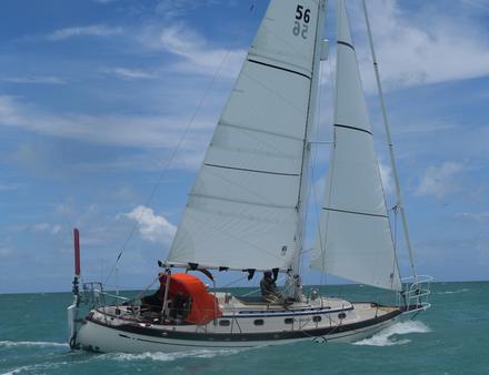 Guy deBoer (USA), concurrent de la GGR2022, à bord de son TASHIBA 36 SPIRIT de 1986. Nautisme Article