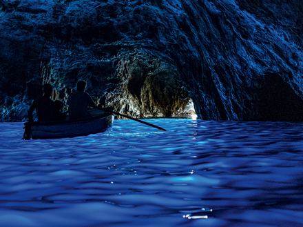 La Grotta Azzura doit son nom aux eaux turquoise qu'elle renferme.