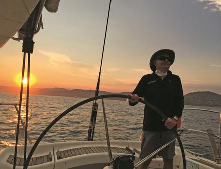 Chapeau, lunettes de soleil, foulard, crème... la journée s'est bien passée. Nautisme Article