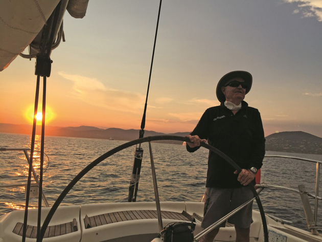 Chapeau, lunettes de soleil, foulard, crème... la journée s'est bien passée. Nautisme Article