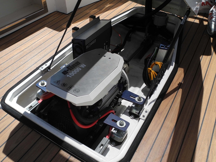 E-Line installé sur le bateau de notre essai E-Line installé sur le bateau de notre essai