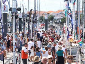 Aux sables d'Olonne, le village de la Golden Globe Race est un vrai succès populaire.