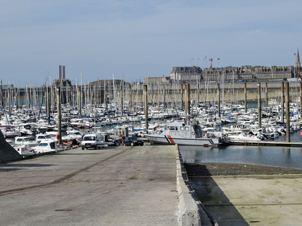 Cale de mise à l'eau et aire de carénage