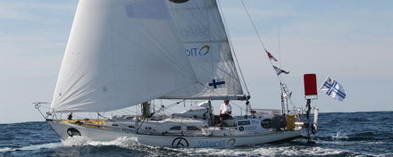 Tapio Lehtinen, le seul navigateur à avoir persisté dans l?option ouest. Tapio Lehtinen, le seul navigateur à avoir persisté dans l?option ouest.