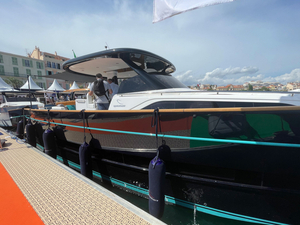Le nouveau Apreamare Gozzo 45 fait sensation au Cannes Yachting Festival