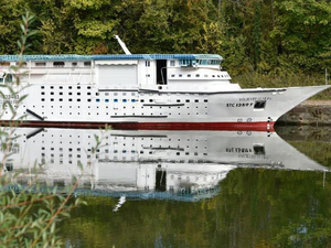 En Moselle, la réplique d'un paquebot de croisière cherche un nouveau cap