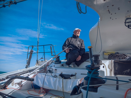 A la barre par beau temps, pas encore besoin de casque ! -  