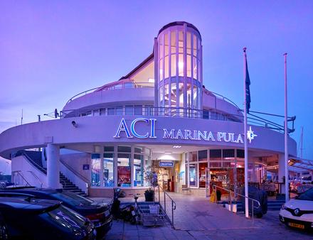 ACI Marina Pula. Situé à seulement quelques mètres de l'Arena, la marina offre 194 postes d'amarrages. Nautisme Article