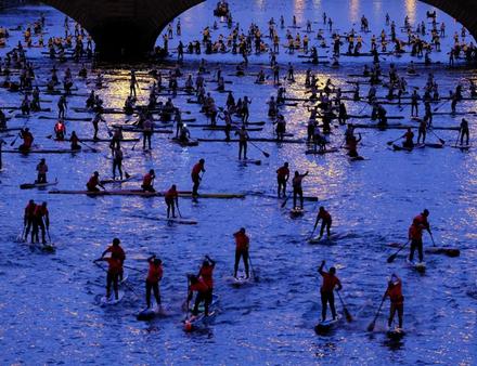 Douzième édition du Nautic Paddle, traversée matutinale de Paris sur la Seine le 4 décembre. Nautisme Article