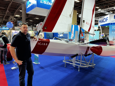 Guillaume Voizard et le prototype du KISS au Nautic de Paris -  Guillaume Voizard et le prototype du KISS au Nautic de Paris -