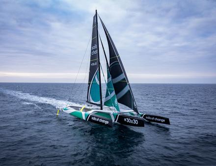 Le trimaran "Sails of change" mené par Yann Guichard - Nautisme Article