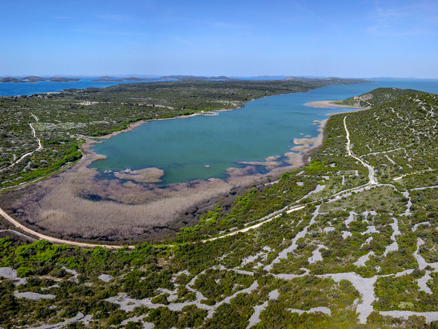 Le lac Vrana au coeur du Parc ornithologique Nautisme Article