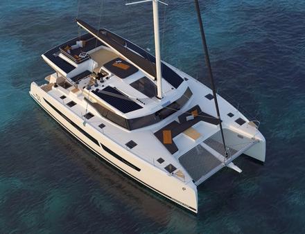 Surface de panneaux solaires optimisée à bord de l'Aura 51 de Fountaine Pajot Nautisme Article