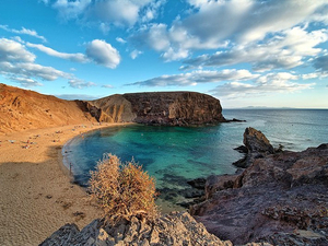 Ne pas confondre Baléares et Canaries ! 