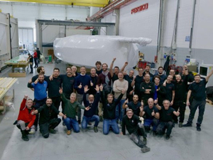 Le tout nouvel IMOCA COMMEUNSEULHOMME arrive à bon port ce vendredi