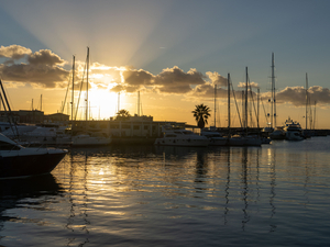 Coup d'oeil sur Pise et sa marina