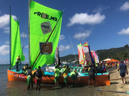 Les yoles en attente du d&eacute;part 