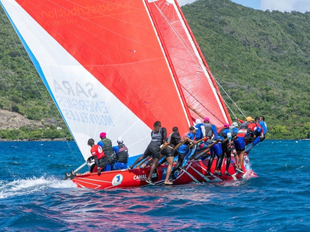 Rappel maximum dans la rafale, les premiers bois sont suspendus, jambes dans le vide, sur leurs bois dress&eacute;s