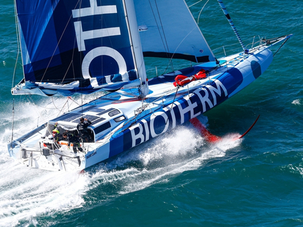 Paul Meilhat et son équipage avaient pris le meilleur départ de Cape Town avant de devoir s'arrêter pour réparer - 