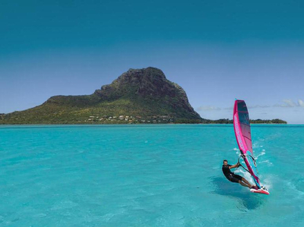L'&icirc;le Maurice compte plus de 300 km de c&ocirc;tes ! &Ccedil;a fait r&ecirc;ver pour la baignade, et la pratique de tous les sports nautiques.