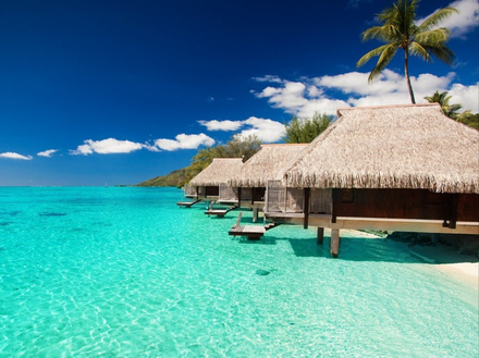 Sous son climat tropical et une température de 30°C, les Maldives vous offrent en mars des conditions météorologiques favorables pour la découvrir. Sous son climat tropical et une température de 30°C, les Maldives vous offrent en mars des conditions météorologiques favorables pour la découvrir.