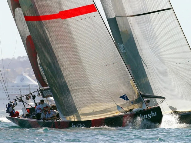 Alinghi et Team New-Zealand bord à bord en 2003 - Nautisme Article