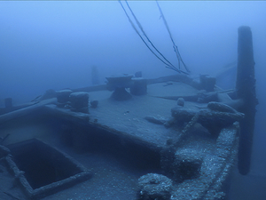 Une goélette intacte au fond du lac !