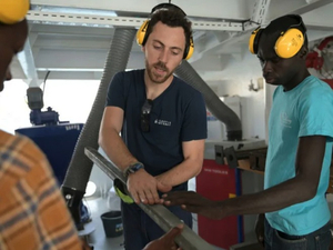 Sénégal : à bord du Plastic Odyssey pour rêver d'un monde plus propre