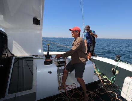 Marc Guillemot se régale à la manoeuvre de son MG5 Nautisme Article