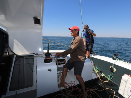 Marc Guillemot se régale à la manoeuvre de son MG5 Nautisme Article